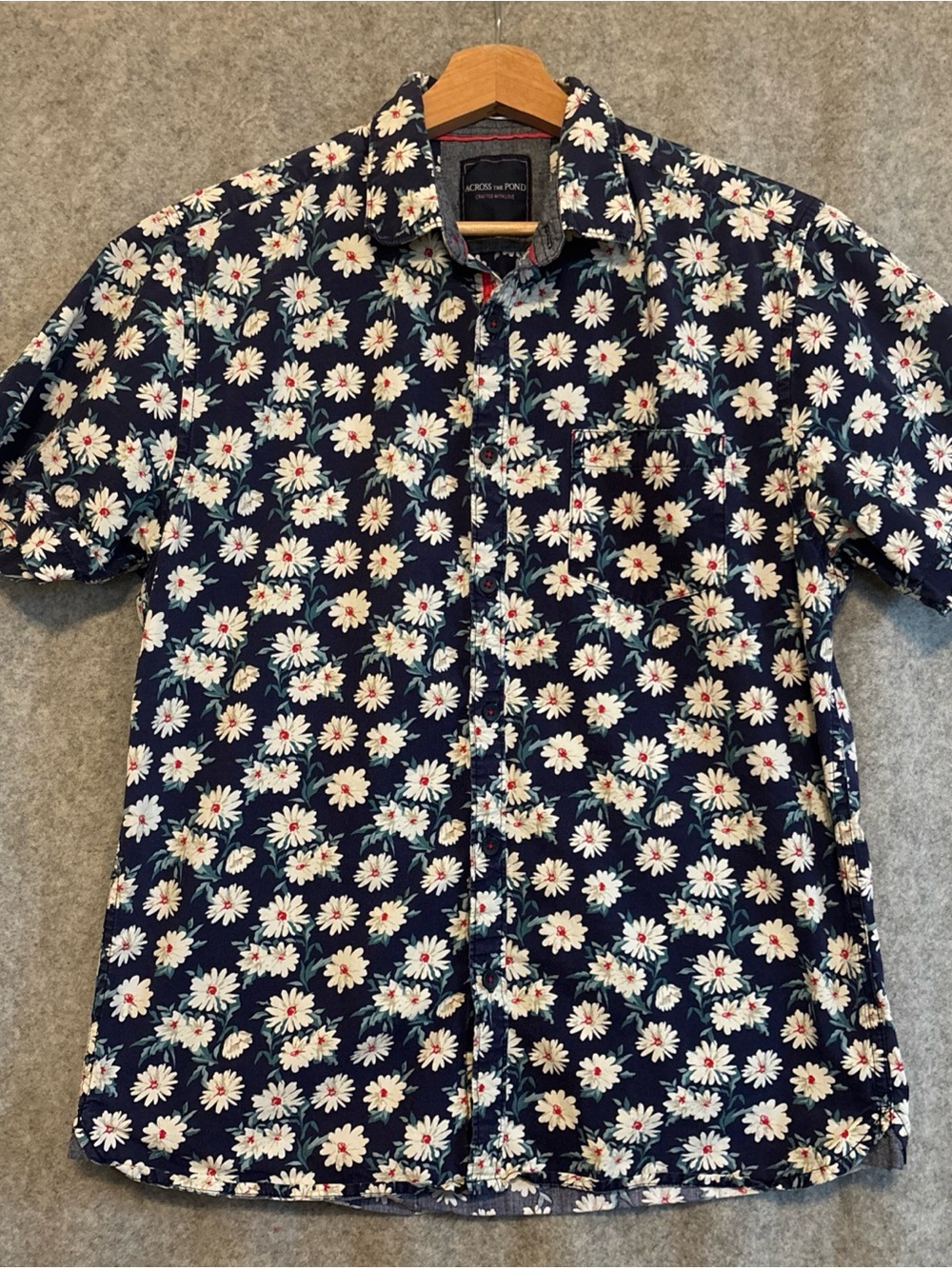 Across the Pond Soze Medium Short-Sleeve Navy Daisy Floral Button-Up Shirt